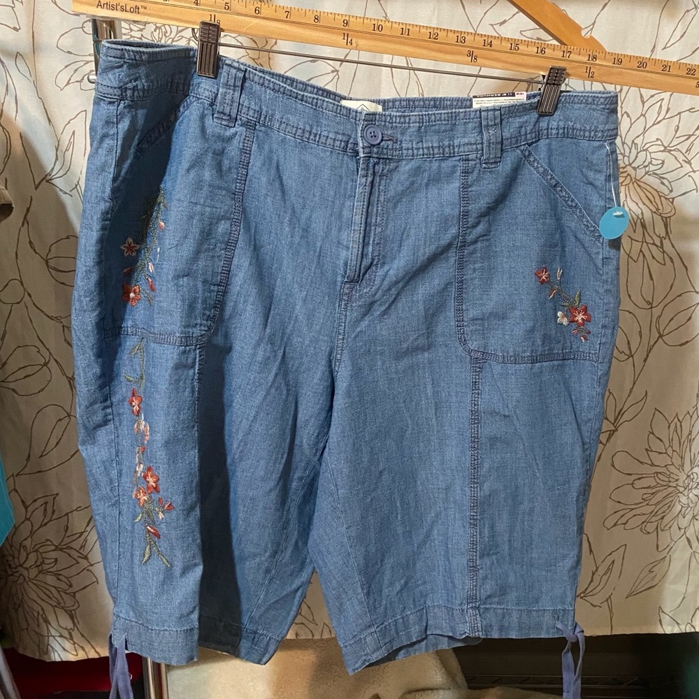 St John’s Bay embroidered Bermuda shorts NWT